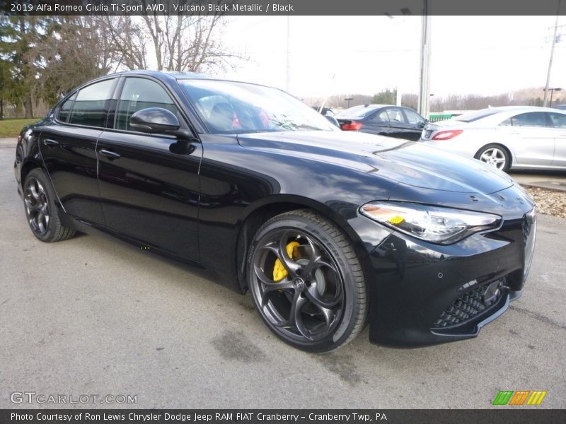 Vulcano Black Metallic / Black 2019 Alfa Romeo Giulia Ti Sport AWD