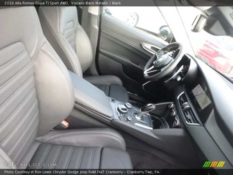 Vulcano Black Metallic / Black 2019 Alfa Romeo Giulia Ti Sport AWD