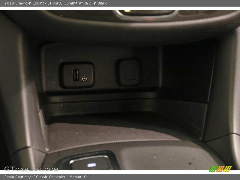 Summit White / Jet Black 2018 Chevrolet Equinox LT AWD