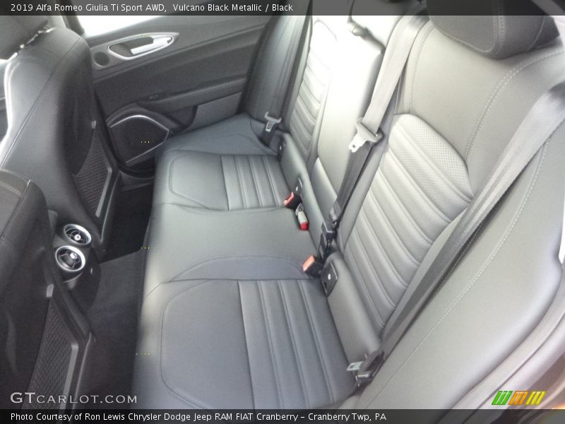 Vulcano Black Metallic / Black 2019 Alfa Romeo Giulia Ti Sport AWD