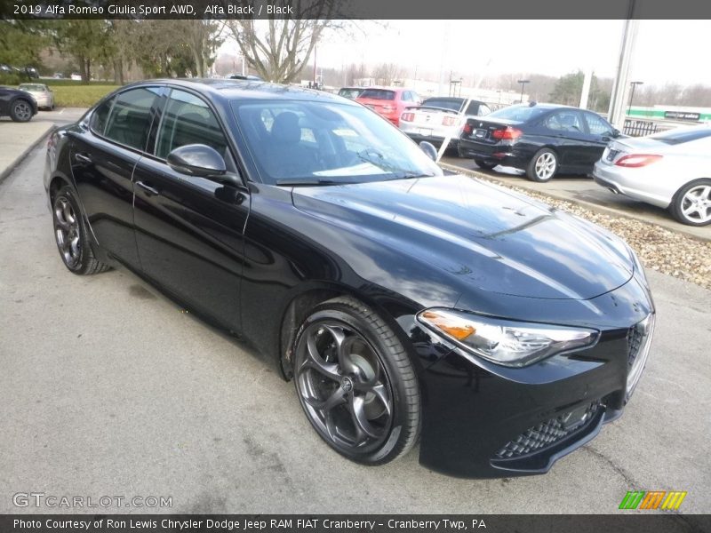 Front 3/4 View of 2019 Giulia Sport AWD