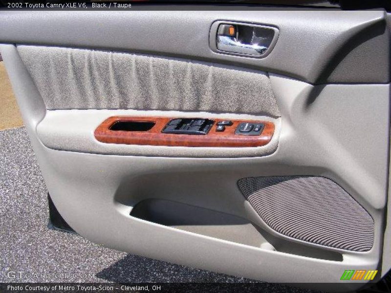 Black / Taupe 2002 Toyota Camry XLE V6