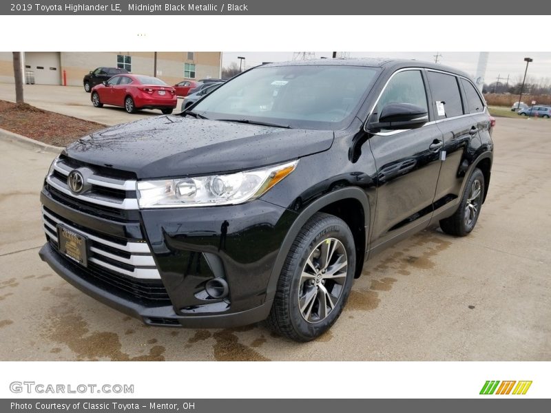 Midnight Black Metallic / Black 2019 Toyota Highlander LE