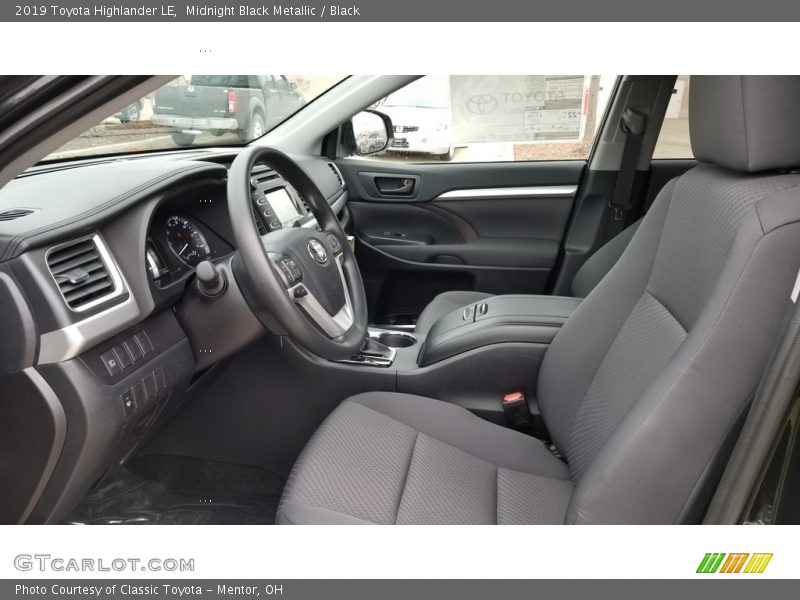 Midnight Black Metallic / Black 2019 Toyota Highlander LE