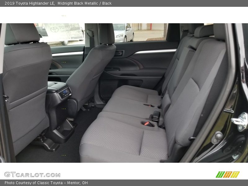 Midnight Black Metallic / Black 2019 Toyota Highlander LE