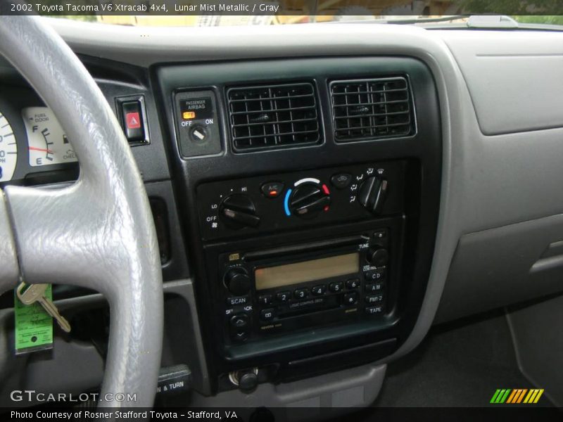 Lunar Mist Metallic / Gray 2002 Toyota Tacoma V6 Xtracab 4x4