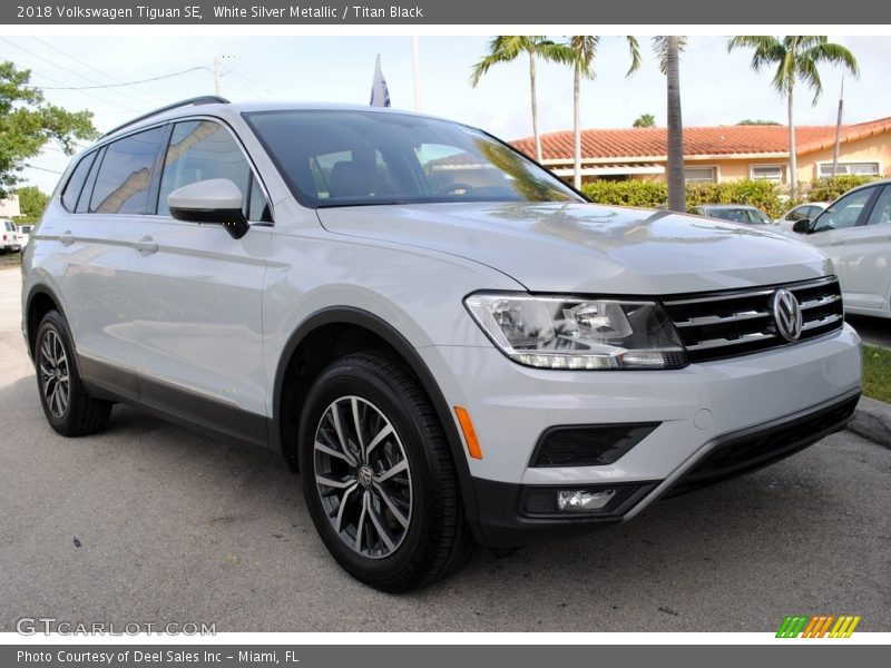 White Silver Metallic / Titan Black 2018 Volkswagen Tiguan SE