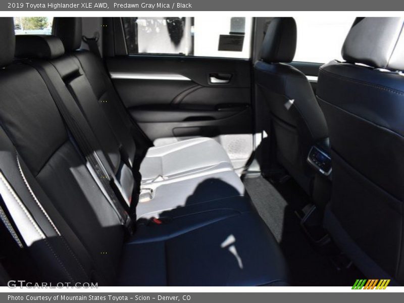 Predawn Gray Mica / Black 2019 Toyota Highlander XLE AWD