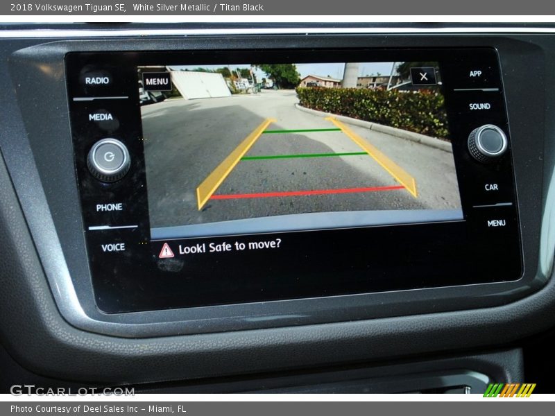 White Silver Metallic / Titan Black 2018 Volkswagen Tiguan SE
