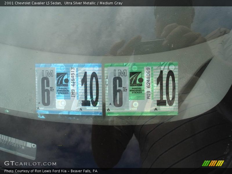 Ultra Silver Metallic / Medium Gray 2001 Chevrolet Cavalier LS Sedan