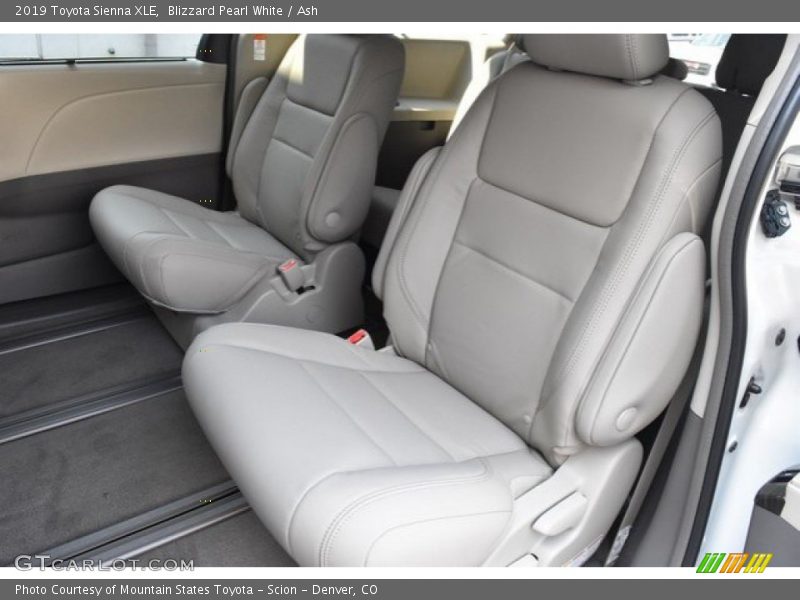 Blizzard Pearl White / Ash 2019 Toyota Sienna XLE