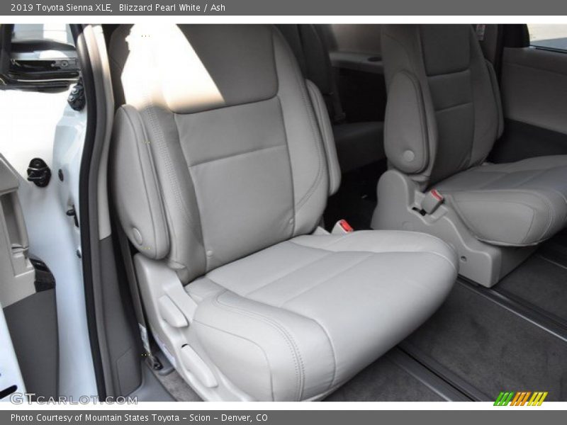 Blizzard Pearl White / Ash 2019 Toyota Sienna XLE