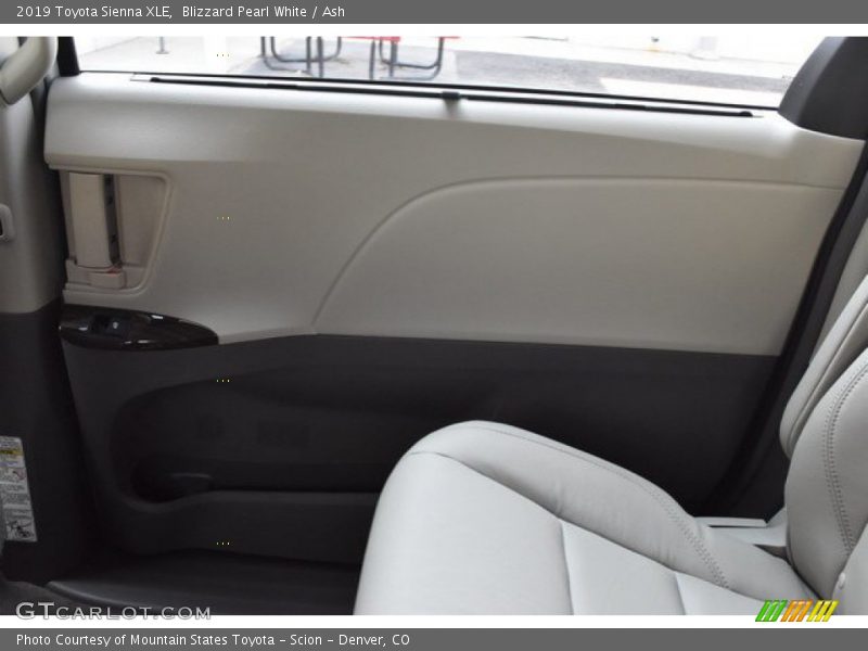 Blizzard Pearl White / Ash 2019 Toyota Sienna XLE