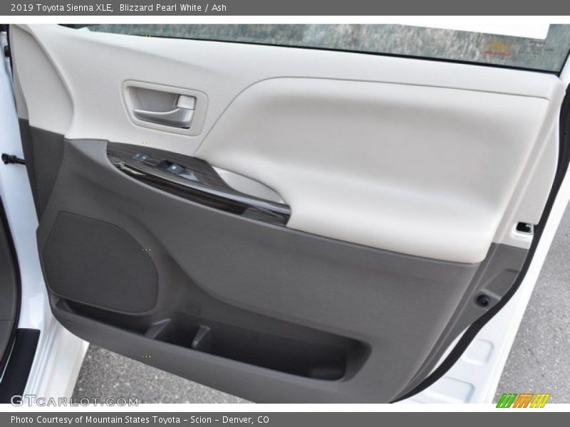 Blizzard Pearl White / Ash 2019 Toyota Sienna XLE