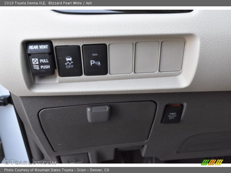 Blizzard Pearl White / Ash 2019 Toyota Sienna XLE