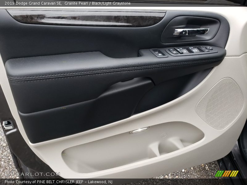 Granite Pearl / Black/Light Graystone 2019 Dodge Grand Caravan SE