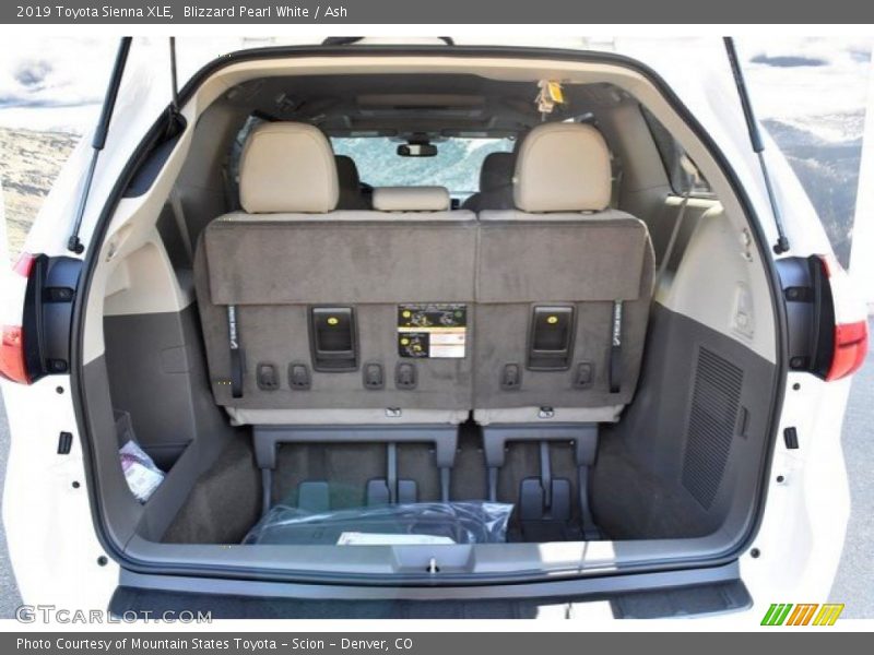 Blizzard Pearl White / Ash 2019 Toyota Sienna XLE