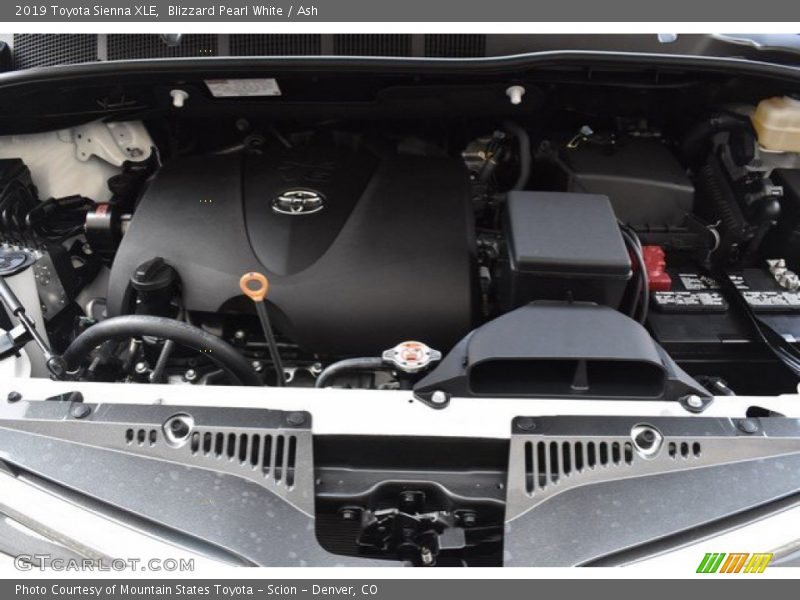 Blizzard Pearl White / Ash 2019 Toyota Sienna XLE