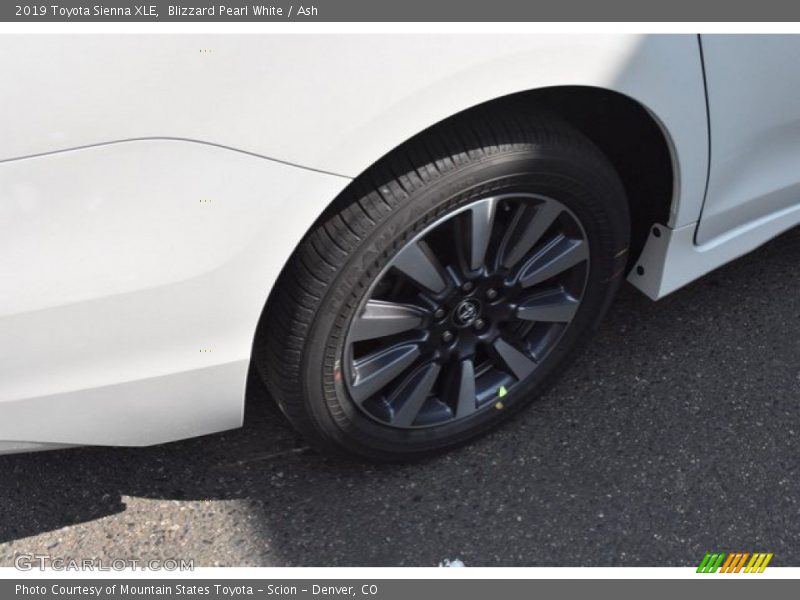 Blizzard Pearl White / Ash 2019 Toyota Sienna XLE