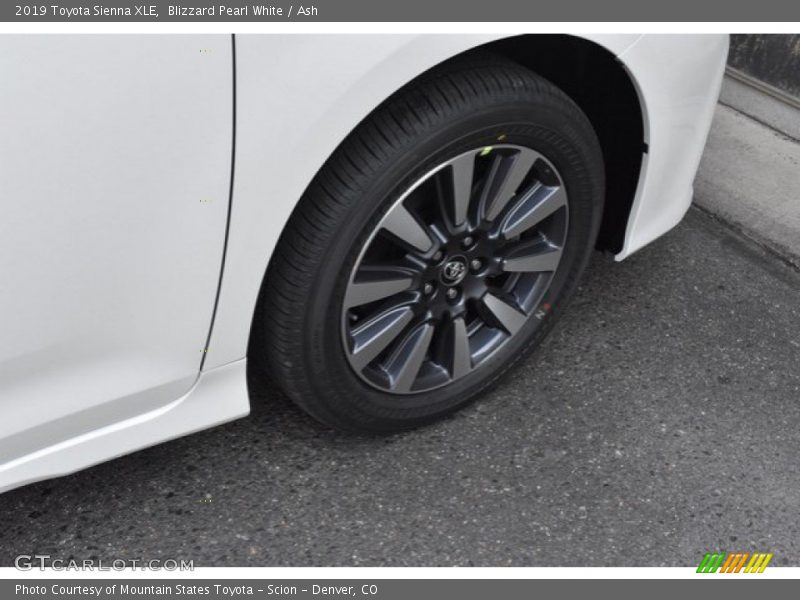 Blizzard Pearl White / Ash 2019 Toyota Sienna XLE