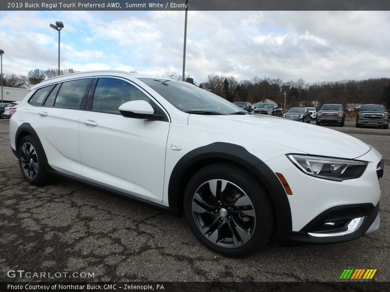 Front 3/4 View of 2019 Regal TourX Preferred AWD