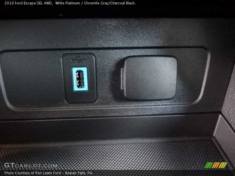White Platinum / Chromite Gray/Charcoal Black 2019 Ford Escape SEL 4WD