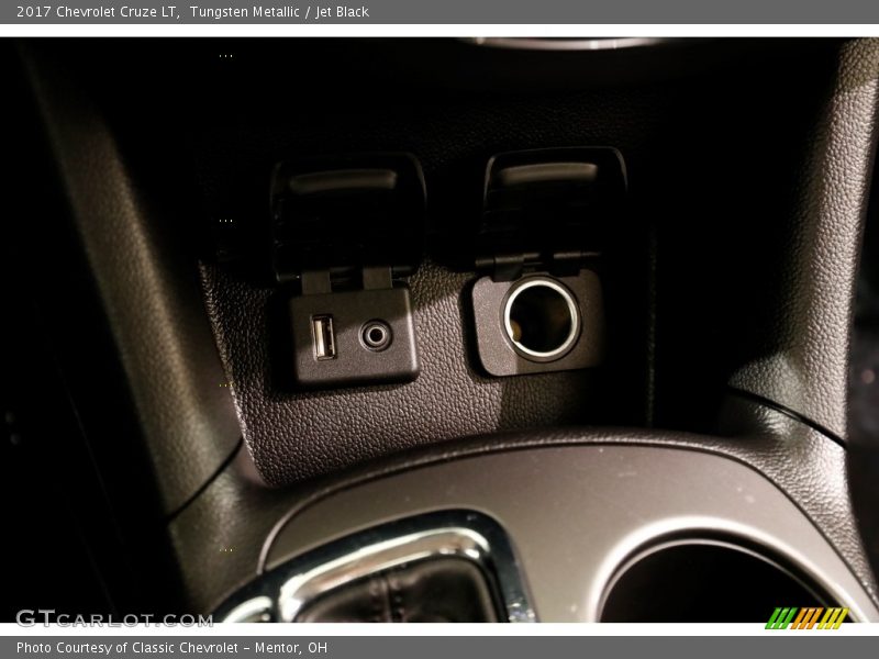 Tungsten Metallic / Jet Black 2017 Chevrolet Cruze LT