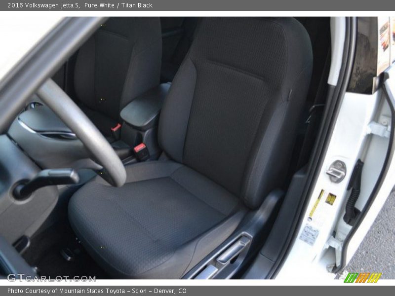 Pure White / Titan Black 2016 Volkswagen Jetta S