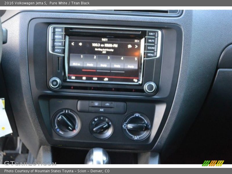 Pure White / Titan Black 2016 Volkswagen Jetta S