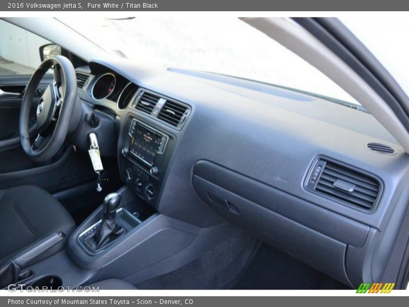 Pure White / Titan Black 2016 Volkswagen Jetta S