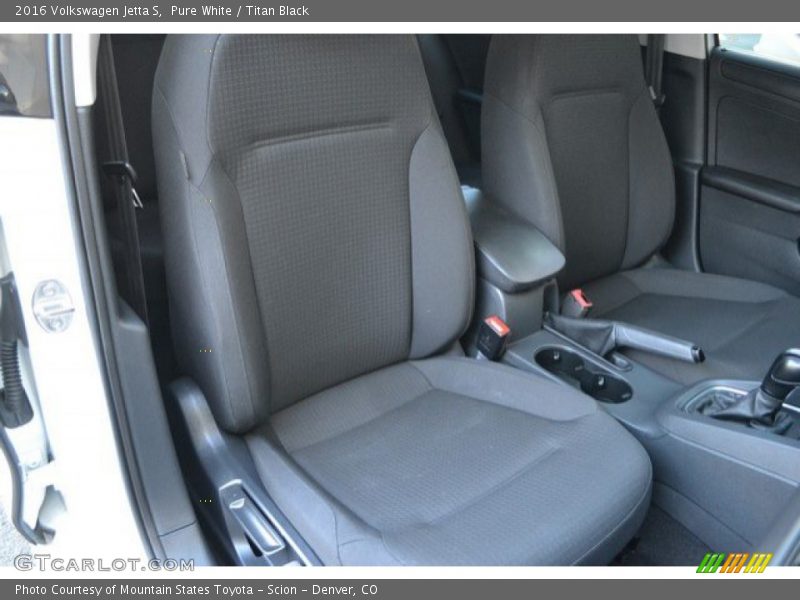 Pure White / Titan Black 2016 Volkswagen Jetta S