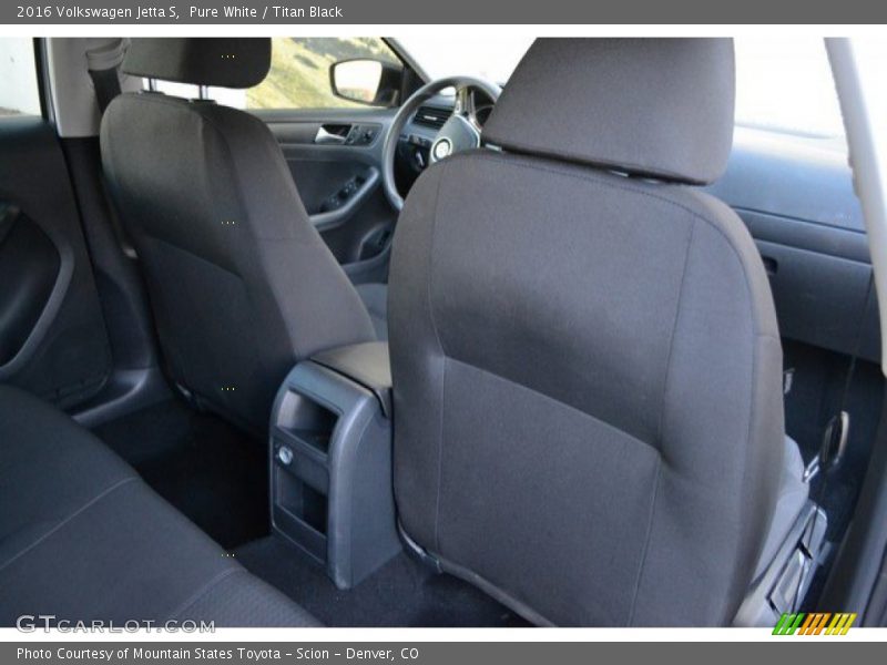 Pure White / Titan Black 2016 Volkswagen Jetta S
