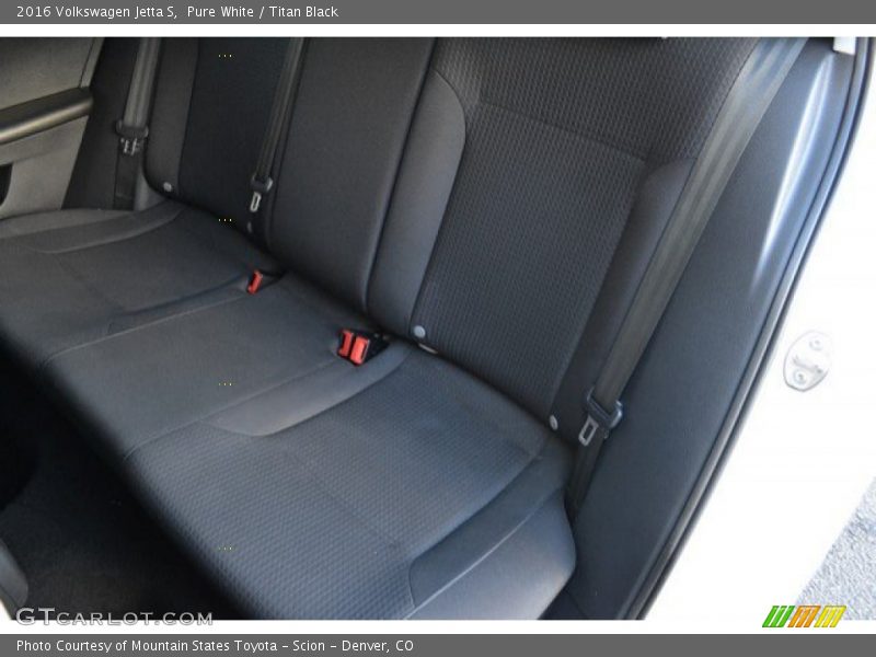 Pure White / Titan Black 2016 Volkswagen Jetta S