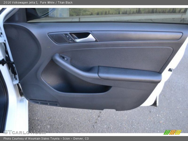 Pure White / Titan Black 2016 Volkswagen Jetta S