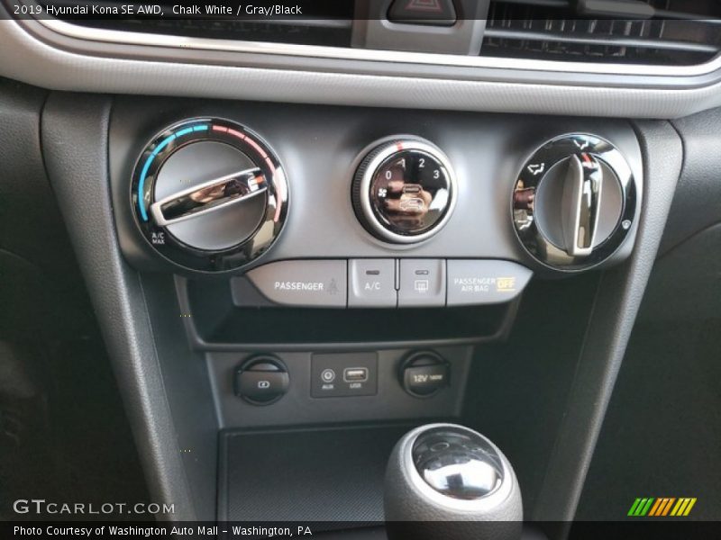 Chalk White / Gray/Black 2019 Hyundai Kona SE AWD