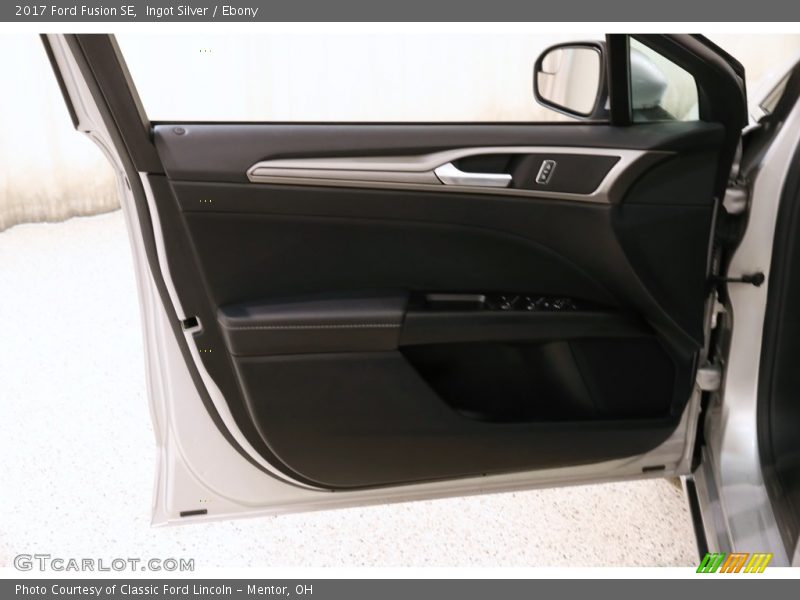 Ingot Silver / Ebony 2017 Ford Fusion SE