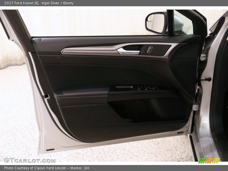 Ingot Silver / Ebony 2017 Ford Fusion SE