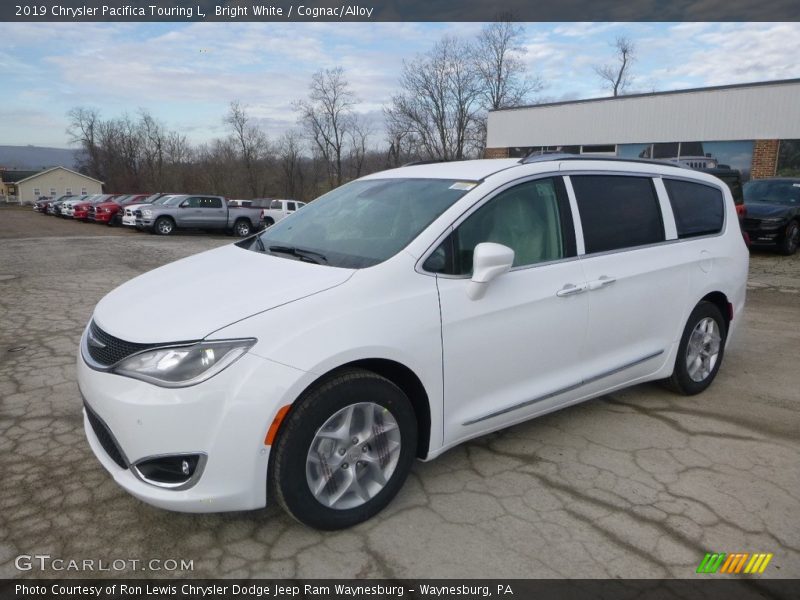 Bright White / Cognac/Alloy 2019 Chrysler Pacifica Touring L