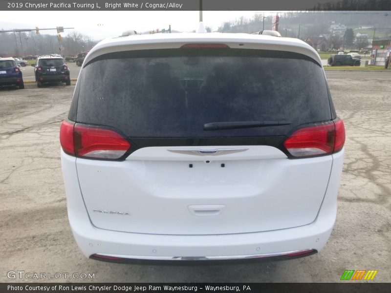 Bright White / Cognac/Alloy 2019 Chrysler Pacifica Touring L