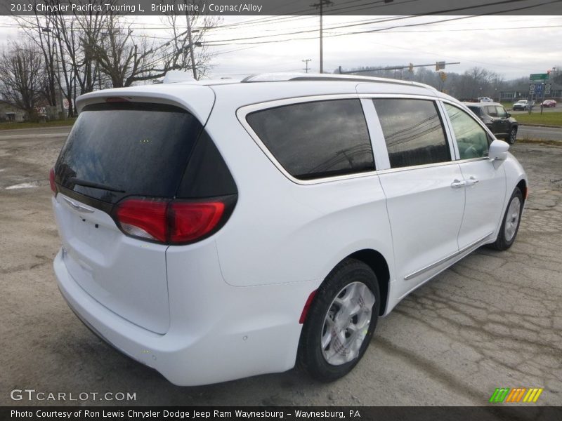Bright White / Cognac/Alloy 2019 Chrysler Pacifica Touring L