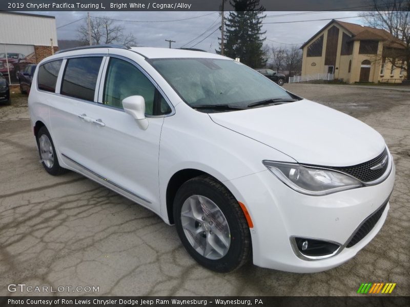 Bright White / Cognac/Alloy 2019 Chrysler Pacifica Touring L