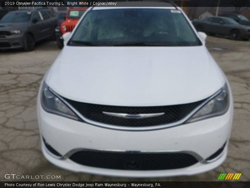 Bright White / Cognac/Alloy 2019 Chrysler Pacifica Touring L