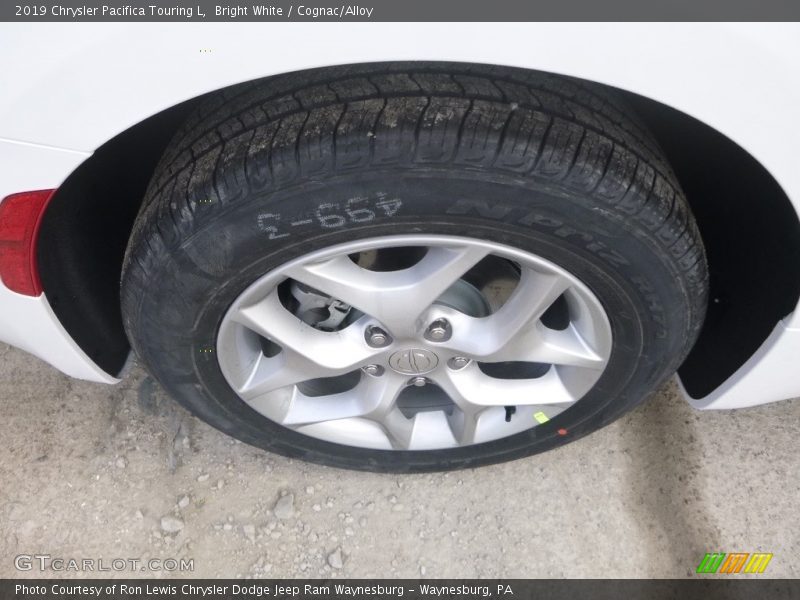 Bright White / Cognac/Alloy 2019 Chrysler Pacifica Touring L