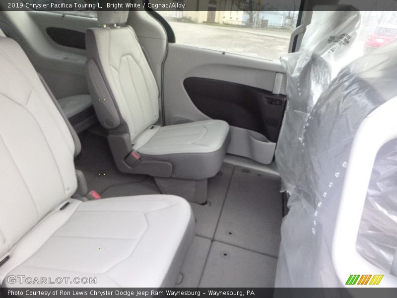 Bright White / Cognac/Alloy 2019 Chrysler Pacifica Touring L