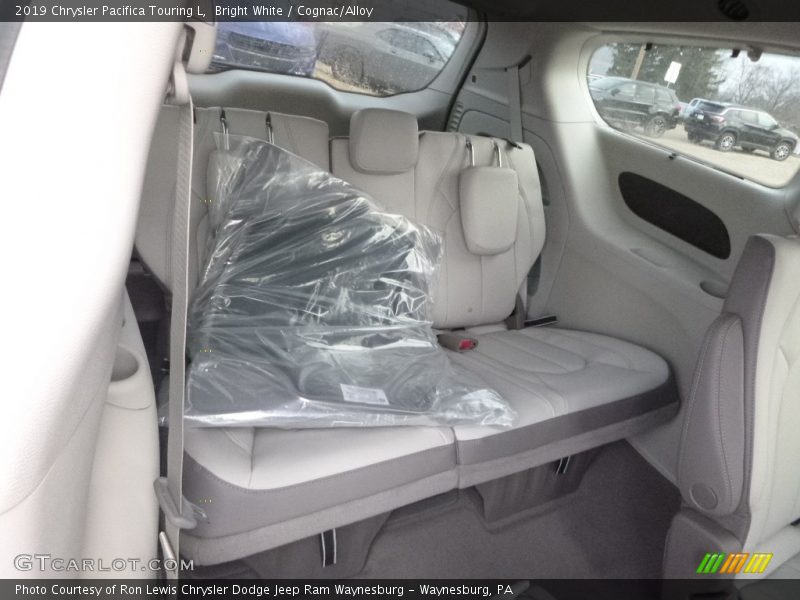 Bright White / Cognac/Alloy 2019 Chrysler Pacifica Touring L