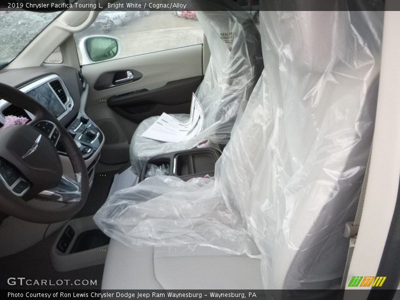 Bright White / Cognac/Alloy 2019 Chrysler Pacifica Touring L