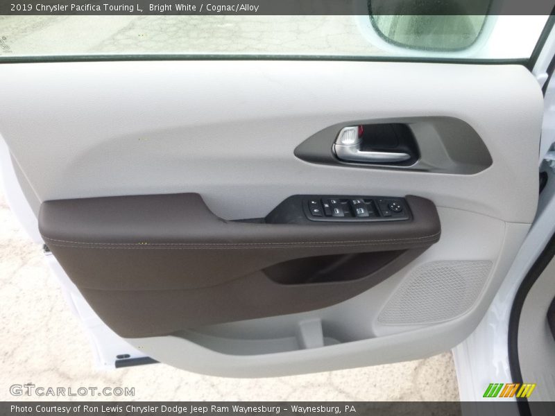Bright White / Cognac/Alloy 2019 Chrysler Pacifica Touring L