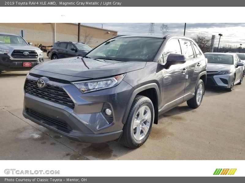 Front 3/4 View of 2019 RAV4 XLE AWD