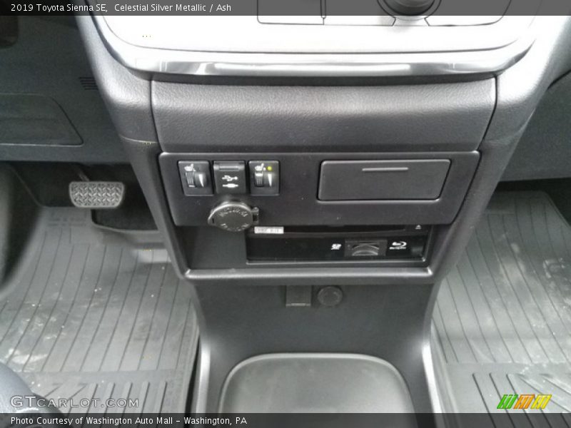 Controls of 2019 Sienna SE