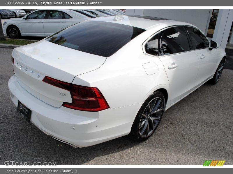 Crystal White Pearl Metallic / Amber 2018 Volvo S90 T5